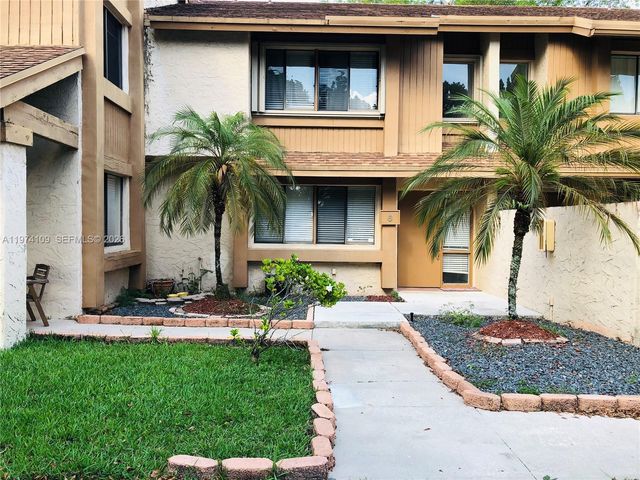 6 Wimbledon Lake Dr 252, Plantation, FL 33324