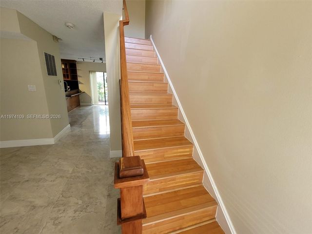 6 Wimbledon Lake Dr 252, Plantation, FL 33324