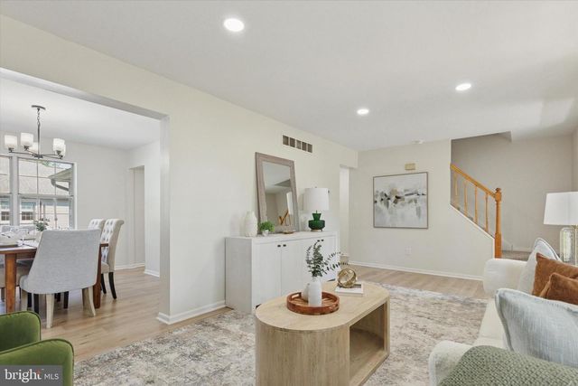 403 E SURREY CT, Sellersville, PA 18960