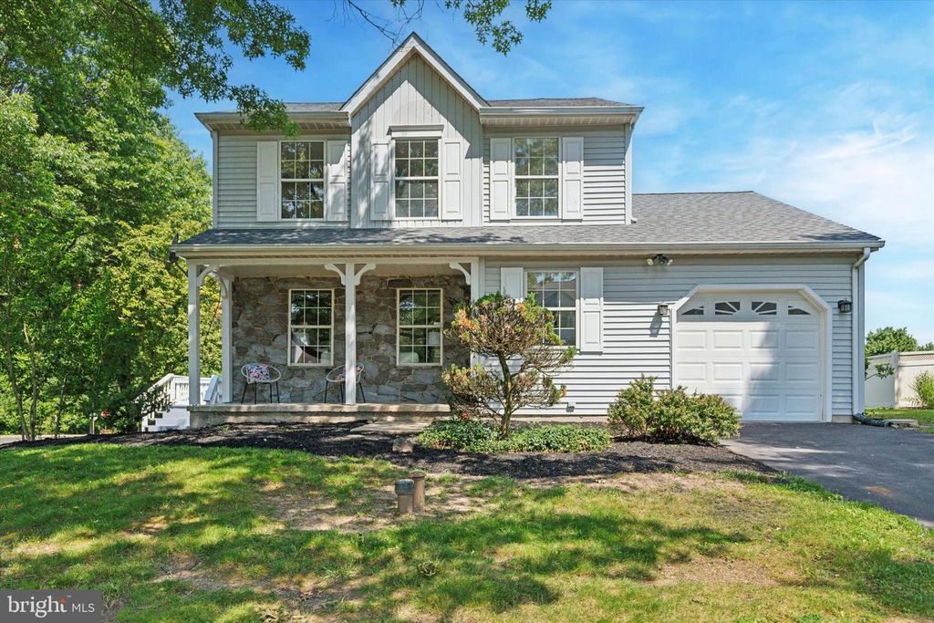 403 E SURREY CT, Sellersville, PA 18960