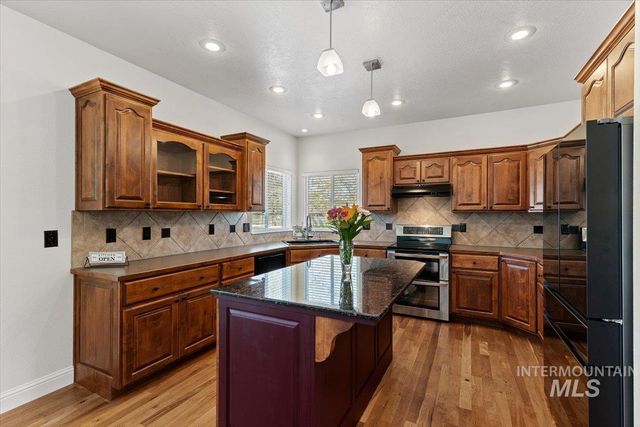 2291 W Windchime Dr, Meridian, ID 83646