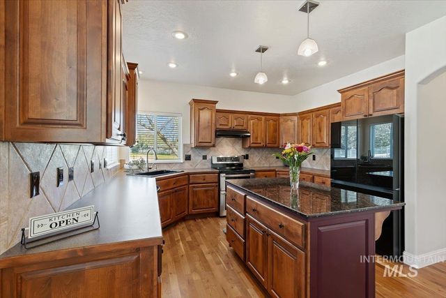 2291 W Windchime Dr, Meridian, ID 83646