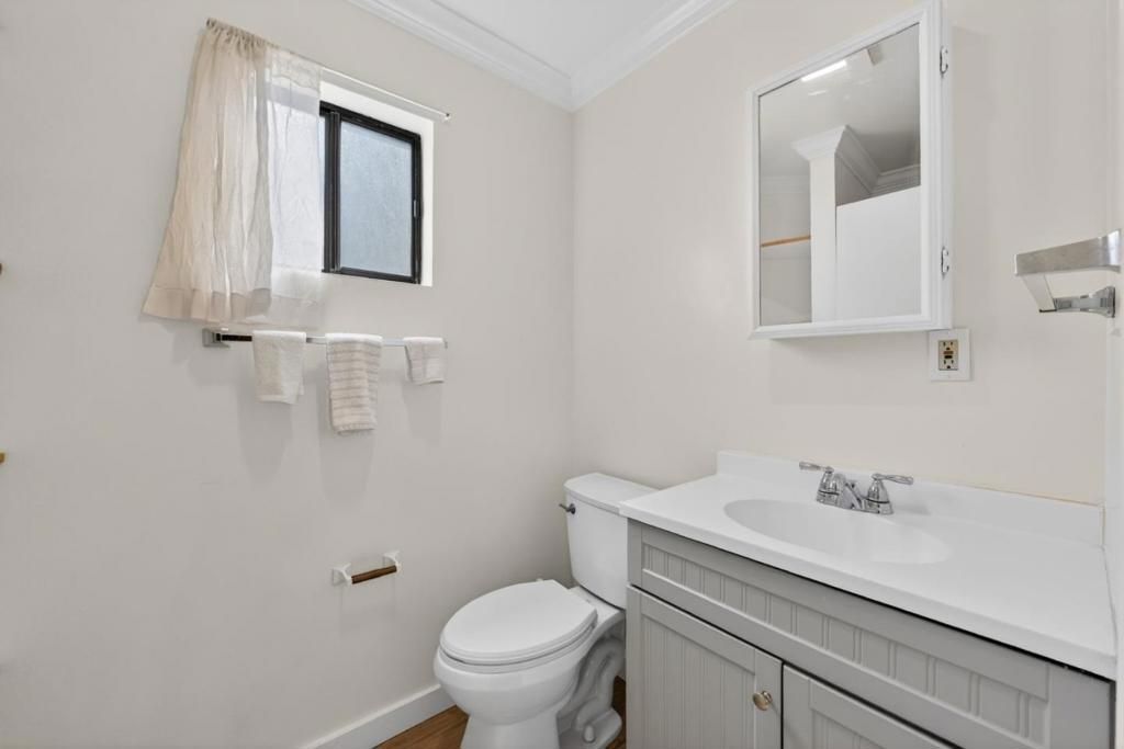 Image 39 of property listing at Address unavailable.