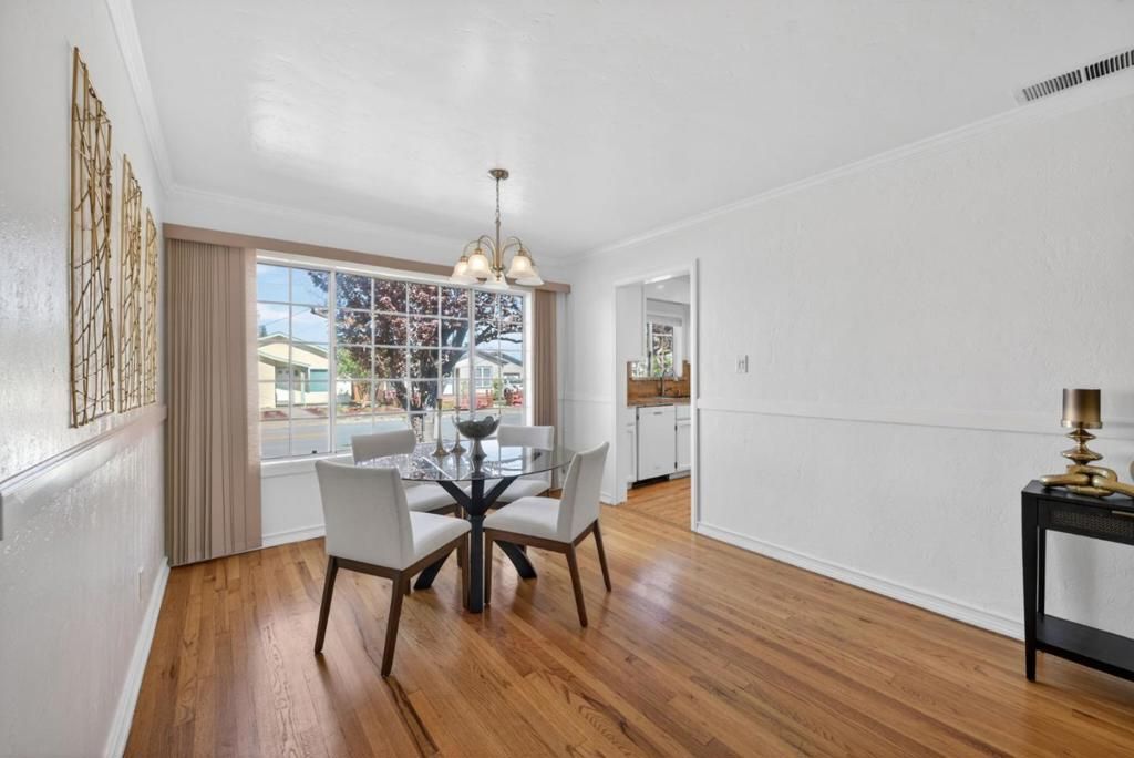 Image 5 of property listing at Address unavailable.