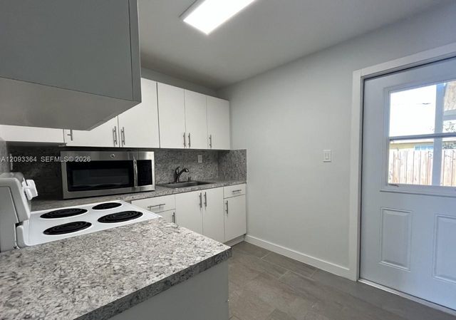 991 E 20th Street, Hialeah, FL 33013
