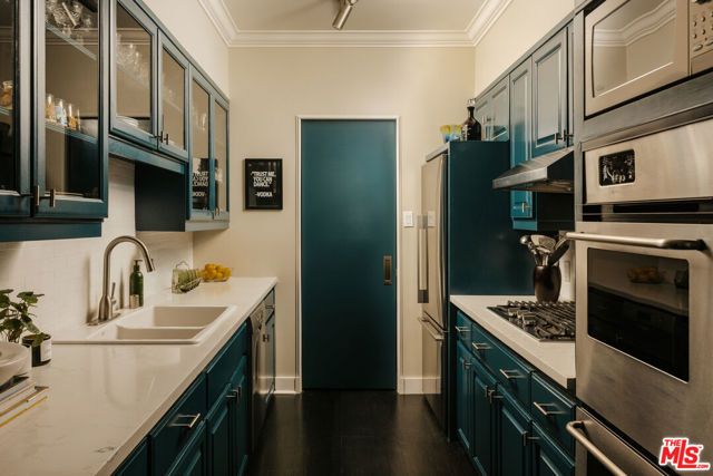 8787 Shoreham Drive 101, West Hollywood, CA 90069