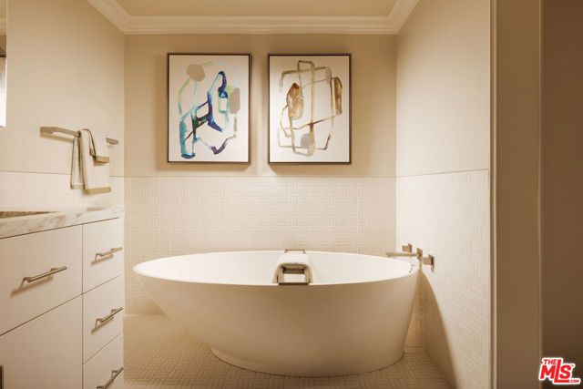 8787 Shoreham Drive 101, West Hollywood, CA 90069