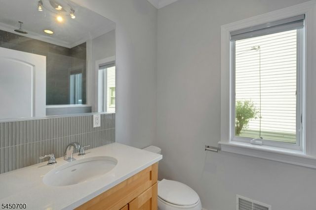505 Post Ave, Lyndhurst Twp., NJ 07071