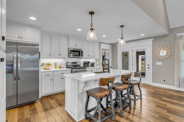 852 Longview Rd, Shelbyville, TN 37160