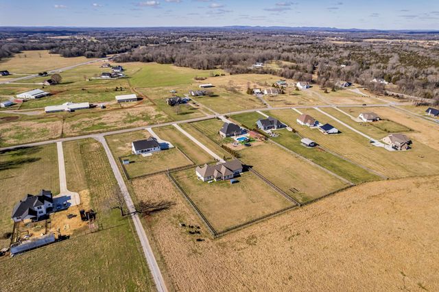 852 Longview Rd, Shelbyville, TN 37160