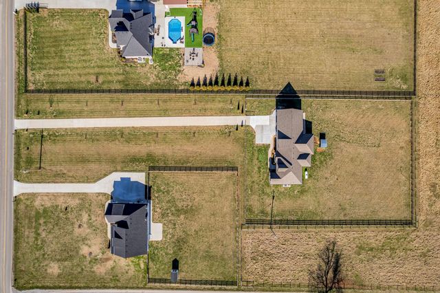 852 Longview Rd, Shelbyville, TN 37160