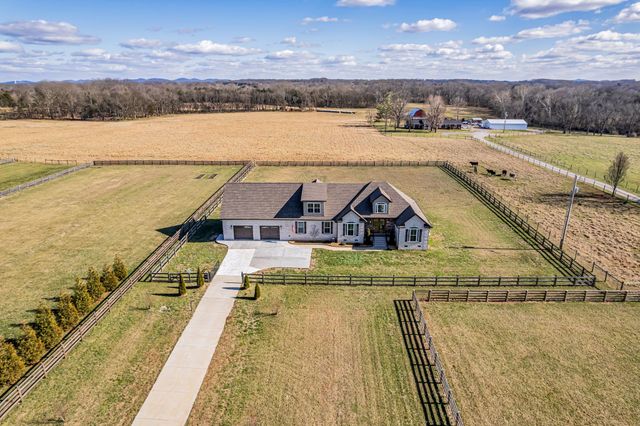 852 Longview Rd, Shelbyville, TN 37160