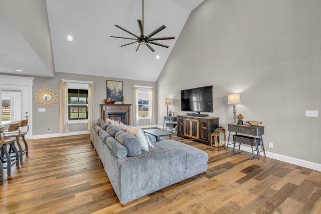 852 Longview Rd, Shelbyville, TN 37160