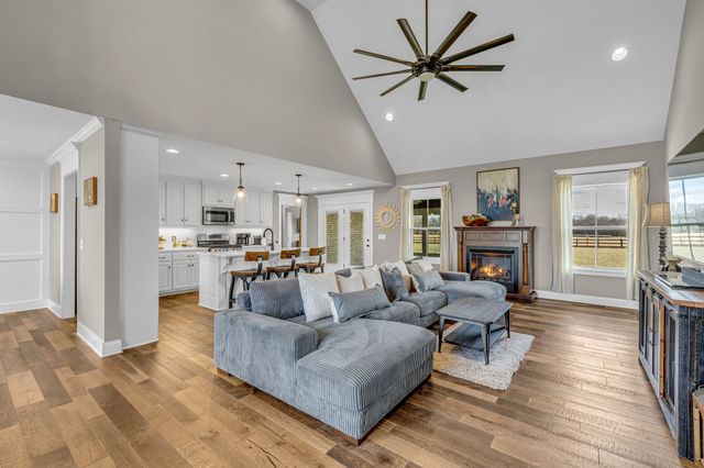 852 Longview Rd, Shelbyville, TN 37160