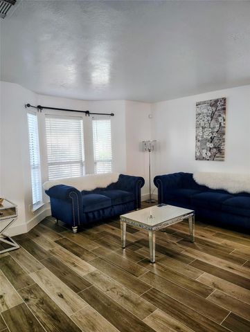 3034 Cinnamon Glen Drive, Houston, TX 77073