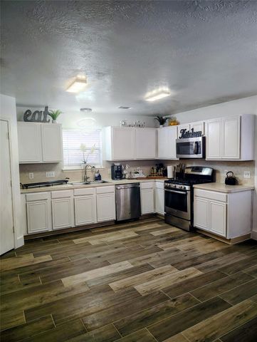 3034 Cinnamon Glen Drive, Houston, TX 77073