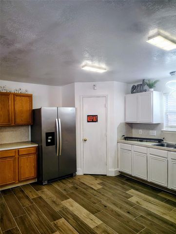 3034 Cinnamon Glen Drive, Houston, TX 77073