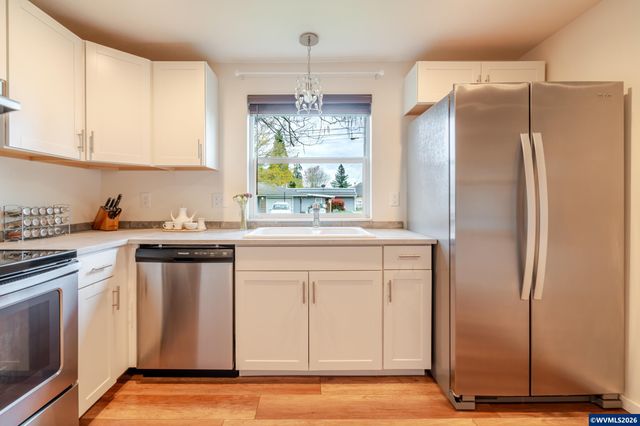 221 Jennings St, Lebanon, OR 97355