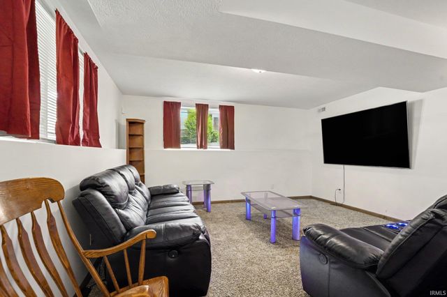 1524 Tall Grass Prairie Drive, Mishawaka, IN 46544