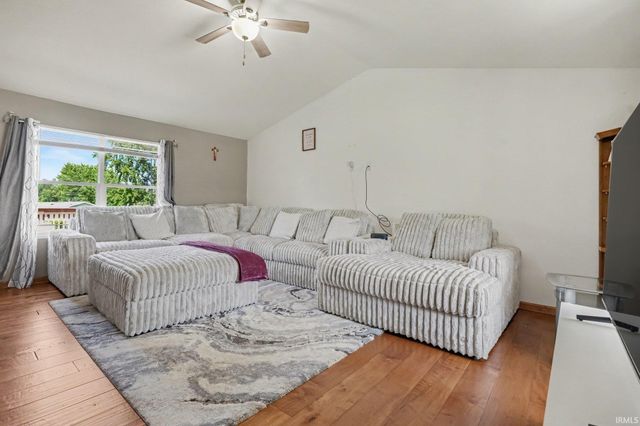 1524 Tall Grass Prairie Drive, Mishawaka, IN 46544