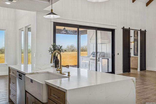 187 Hidden Ranch CT., Floresville, TX 78114