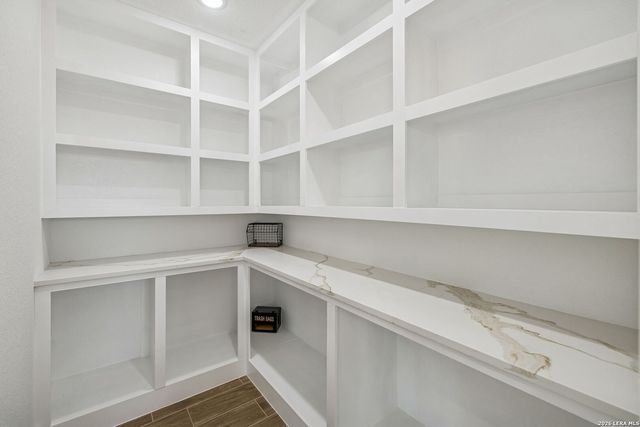 187 Hidden Ranch CT., Floresville, TX 78114