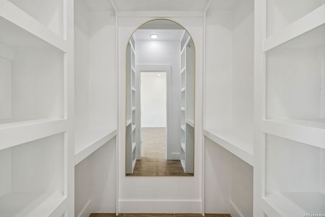 187 Hidden Ranch CT., Floresville, TX 78114