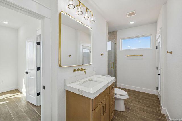 187 Hidden Ranch CT., Floresville, TX 78114