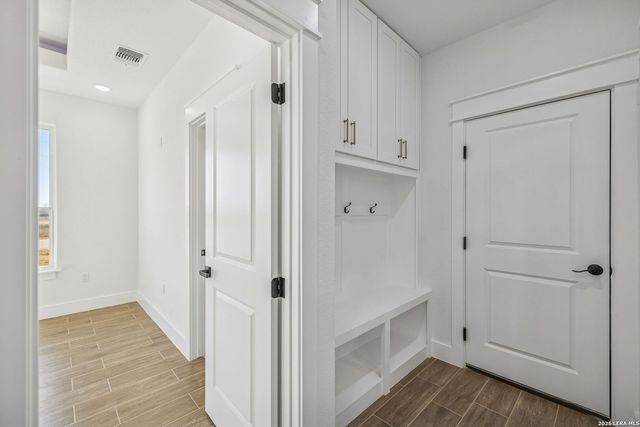 187 Hidden Ranch CT., Floresville, TX 78114