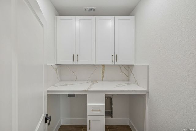 187 Hidden Ranch CT., Floresville, TX 78114