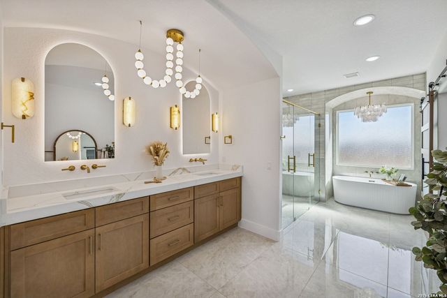 187 Hidden Ranch CT., Floresville, TX 78114