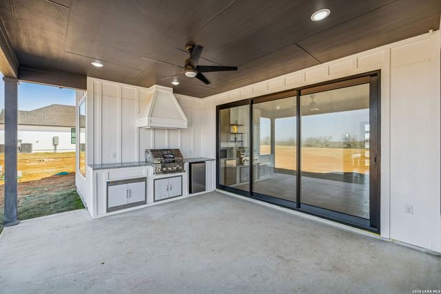 187 Hidden Ranch CT., Floresville, TX 78114