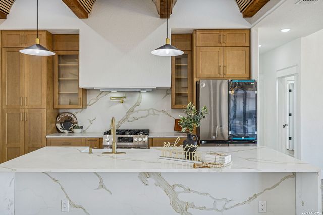 187 Hidden Ranch CT., Floresville, TX 78114