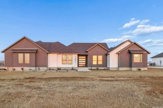 187 Hidden Ranch CT., Floresville, TX 78114