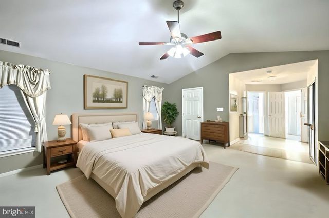 24 LOUVAIN DR, Hanover, PA 17331