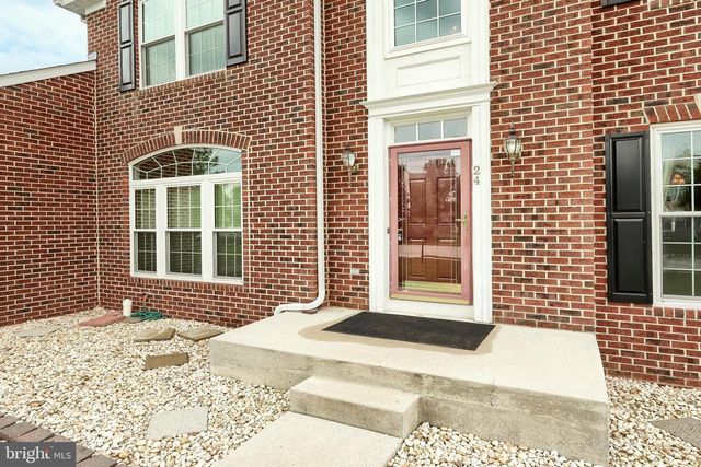 24 LOUVAIN DR, Hanover, PA 17331