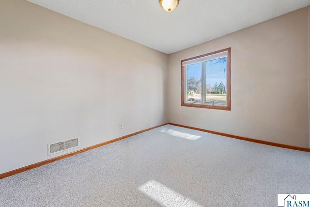 101 Mapleridge Drive, Mankato, MN 56001