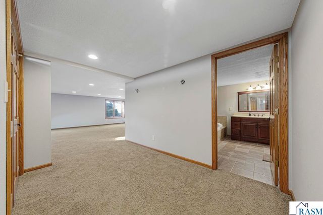 101 Mapleridge Drive, Mankato, MN 56001