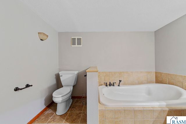 101 Mapleridge Drive, Mankato, MN 56001
