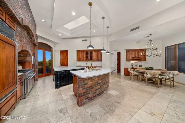 1887 E Desert Garden Drive, Tucson, AZ 85718