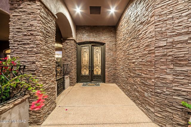 1887 E Desert Garden Drive, Tucson, AZ 85718