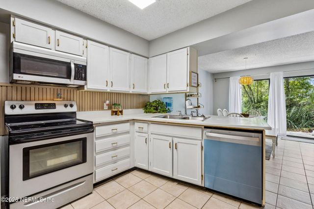 8702 COMO LAKE Drive, Jacksonville, FL 32256