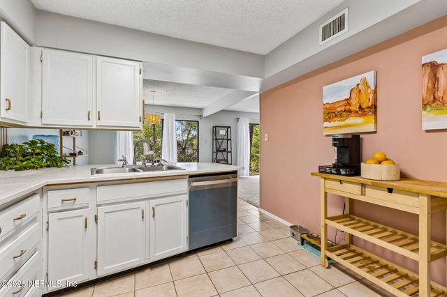 8702 COMO LAKE Drive, Jacksonville, FL 32256