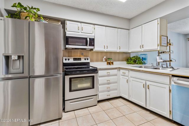 8702 COMO LAKE Drive, Jacksonville, FL 32256