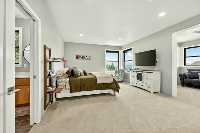 1575 NE Noble Heights, Grants Pass, OR 97526