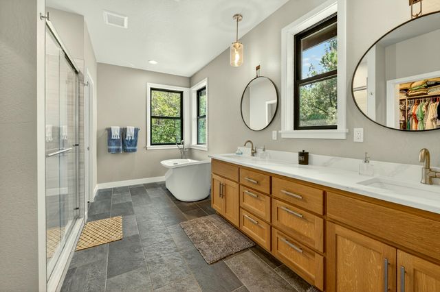 1575 NE Noble Heights, Grants Pass, OR 97526