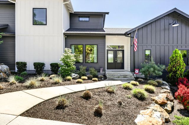 1575 NE Noble Heights, Grants Pass, OR 97526