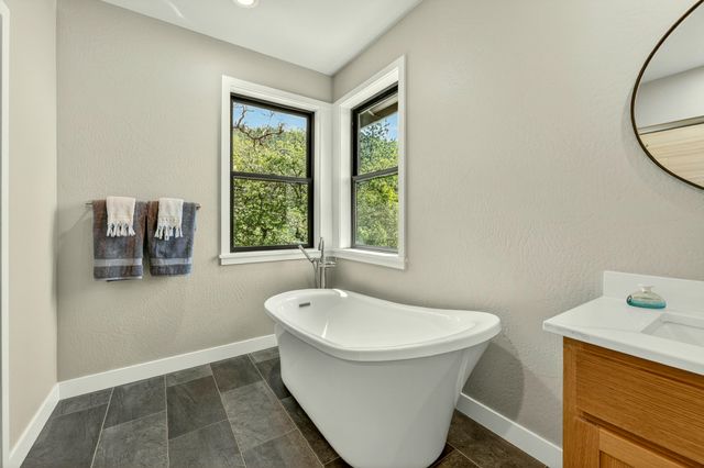 1575 NE Noble Heights, Grants Pass, OR 97526