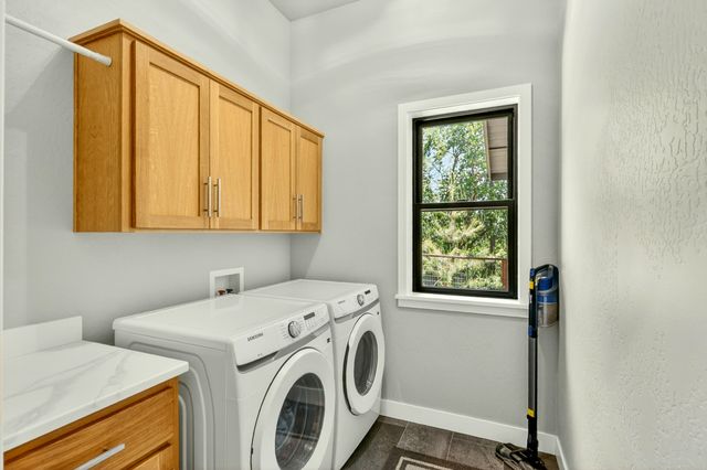1575 NE Noble Heights, Grants Pass, OR 97526
