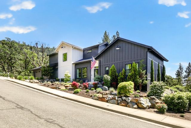 1575 NE Noble Heights, Grants Pass, OR 97526